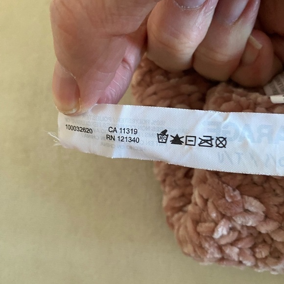 GARAGE pink chunky knit pompom hat O/S - Picture 4 of 7